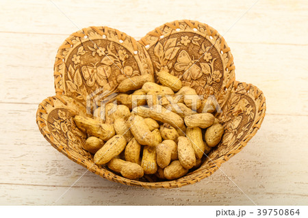 Unpeeled peanuts Unpeeled peanuts 39750864