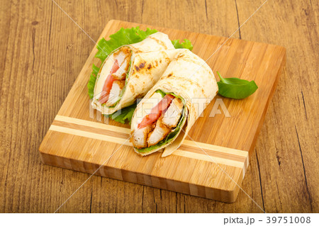 Chicken bread roll 39751008
