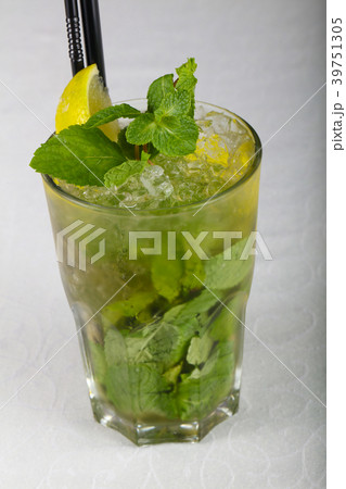 Mojito cocktail 39751305