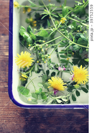 草花を飾る 39752559