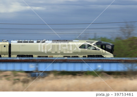 鉄橋を渡る train suite 四季島 鉄橋を渡る train suite 四季島 39753461