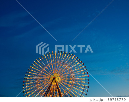 大阪港 ライトアップされた天保山大観覧車 大阪港 ライトアップされた天保山大観覧車 39753779