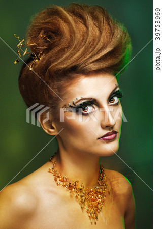 Beauty portrait of girl 39753969