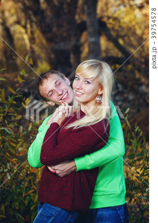 Young couple on banks of river 39754578