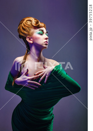 Dancing girl Dancing girl 39755218