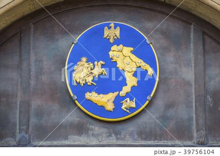 ノルマン王宮にかかるトリナクリアが入った表示板 ノルマン王宮にかかるトリナクリアが入った表示板 39756104