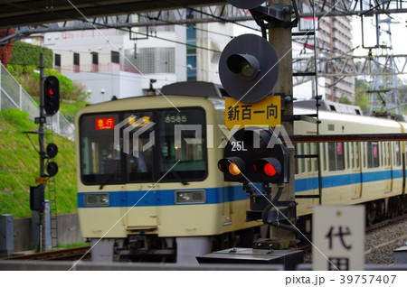 新百合ヶ丘駅を往来する電車 新百合ヶ丘駅を往来する電車 39757407