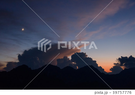北アルプス 夕暮れ時の穂高連峰 北アルプス 夕暮れ時の穂高連峰 39757776