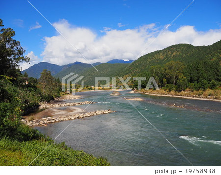 プナカゾンの橋から見る川 39758938