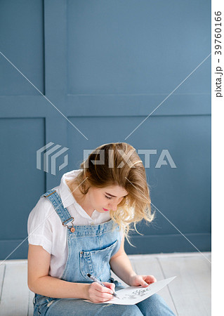 art painting hobby leisure girl drawing picture 39760166