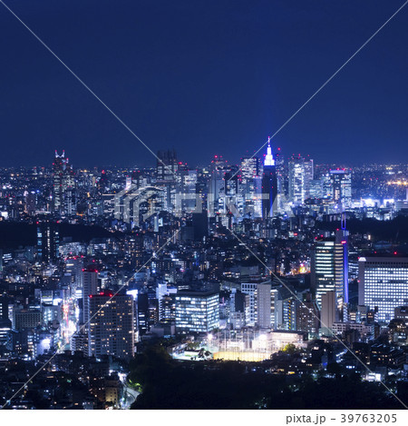 新宿ビル群と夜景、東京都市風景 39763205