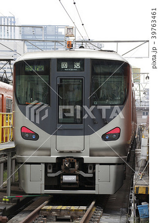 森ノ宮電車区に留置中の225系 森ノ宮電車区に留置中の225系 39763461