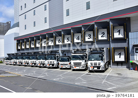 機内食工場の回収、積み込み口 39764181