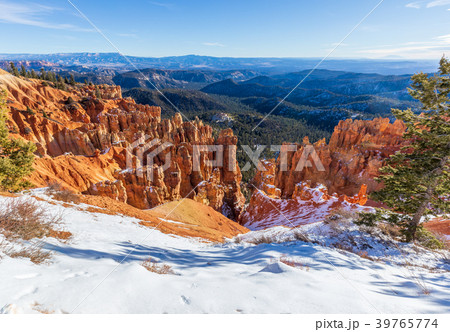 Scenic Bryce Canyon Utah in Winter Scenic Bryce Canyon Utah in Winter 39765774
