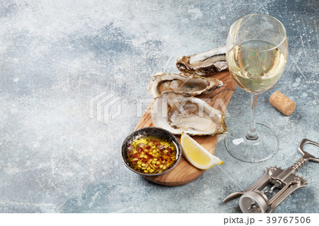 Fresh oysters and white wine Fresh oysters and white wine 39767506