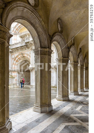 Doge`s Palace in Venice, Italy 39768259