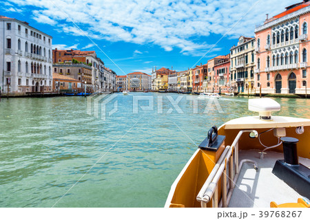 Tourist boat sails along the Grand Canal in Venice 39768267