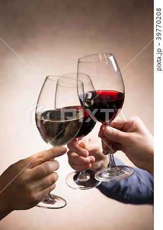 三人で乾杯! 三人で乾杯! 39770208