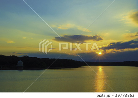 多摩湖の夕景 39773862