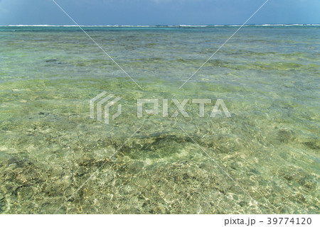 黒島の海岸風景（沖縄県） 39774120