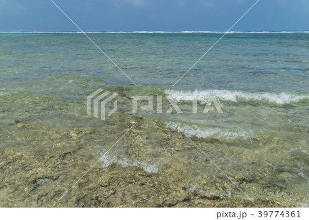 黒島のビーチ風景（沖縄県） 39774361