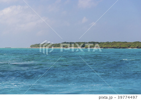 海から見た竹富島(沖縄県) 海から見た竹富島(沖縄県) 39774497