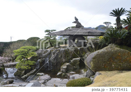 獅子乗大石灯籠（仙巌園／鹿児島県鹿児島市）の写真素材 [39775431] - PIXTA