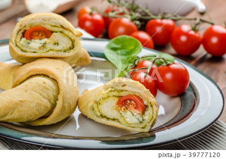Home calzone rolls 39777120