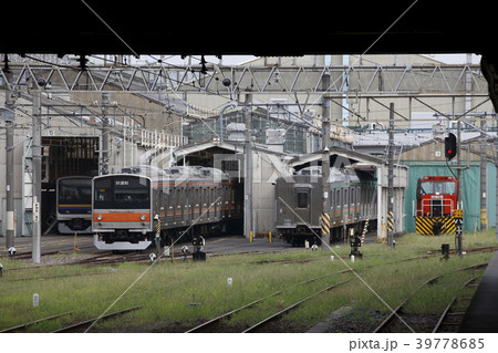 大宮総合車両センターにて検査を受ける電車 39778685