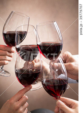 5人で乾杯! 5人で乾杯! 39779707