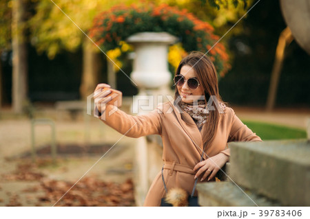 Beautiful girl in sunglasses make photo on 39783406