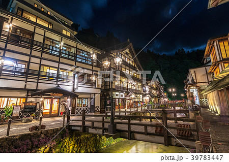 銀山温泉 温泉街の夜景 銀山温泉 温泉街の夜景 39783447