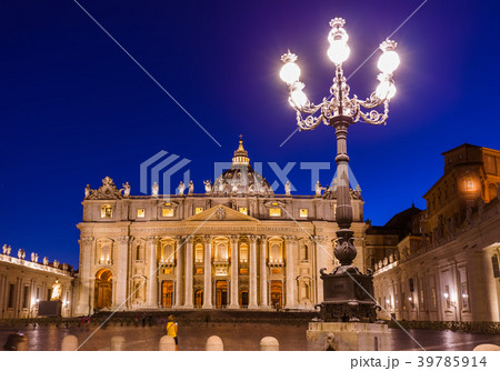 Sant Peters Basilica in Vatican - Rome Italy Sant Peters Basilica in Vatican - Rome Italy 39785914
