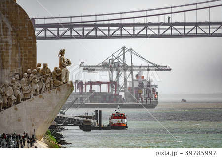 Monumento aos Descobrimentos and 25th april bridge 39785997