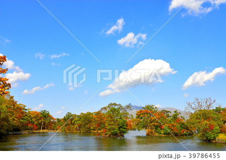 大沼公園 駒ヶ岳と紅葉と青空 大沼公園 駒ヶ岳と紅葉と青空 39786455