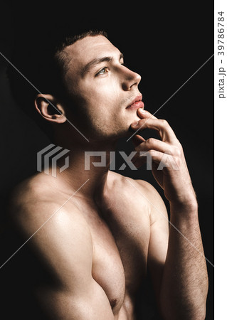 Thoughtful male stripped to waist Thoughtful male stripped to waist 39786784