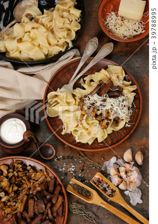 Pasta fettuccine with mushrooms and meat 39788995