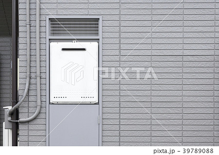 住宅 設備 給湯器 外壁埋め込みタイプ 住宅 設備 給湯器 外壁埋め込みタイプ 39789088
