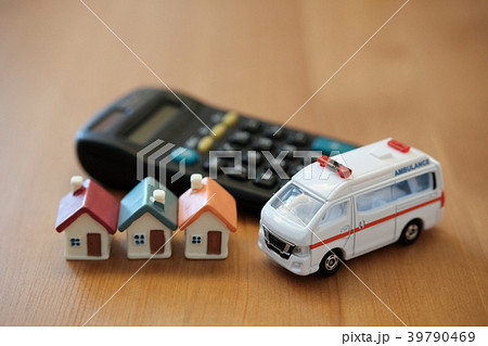 家と救急車 家と救急車 39790469