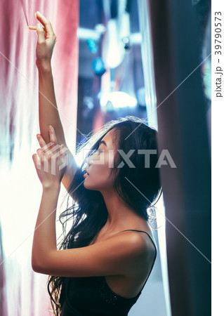 Asian beautiful brunette girl in profile, hand raised 39790573