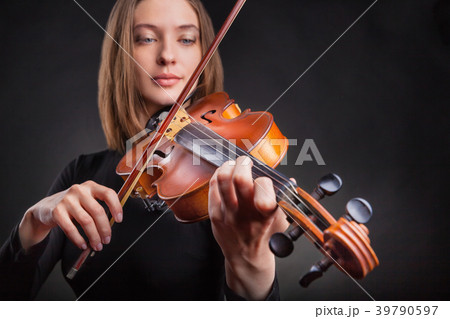 Violinist 39790597