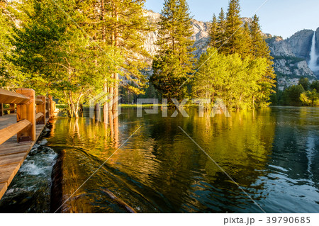 Merced River and Yosemite Falls landscape Merced River and Yosemite Falls landscape 39790685