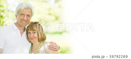 Happy senior couple 39792269