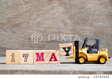 Toy forklift hold block Y to complete word 17 may Toy forklift hold block Y to complete word 17 may 39794949