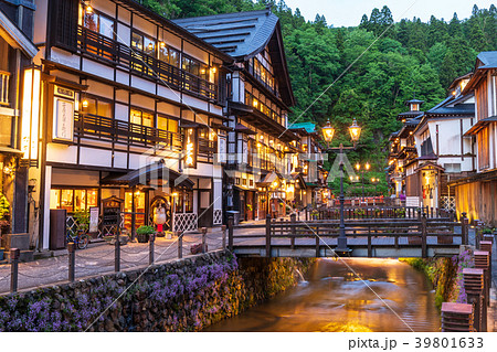 銀山温泉 日暮頃の温泉街 銀山温泉 日暮頃の温泉街 39801633