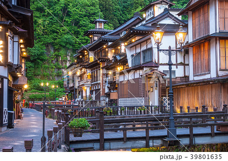銀山温泉 日暮頃の温泉街 銀山温泉 日暮頃の温泉街 39801635