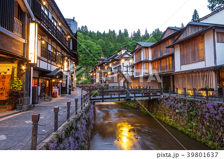 銀山温泉　日暮頃の温泉街 39801637