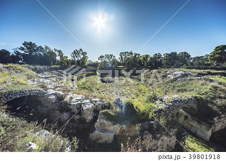 ネアポリス考古学公園の古代ローマの円形闘技場 39801918