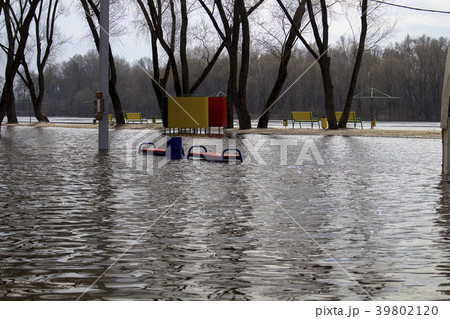The river spilled from its banks. Water flooded. The river spilled from its banks. Water flooded. 39802120