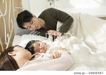 寝室の親子 39806987